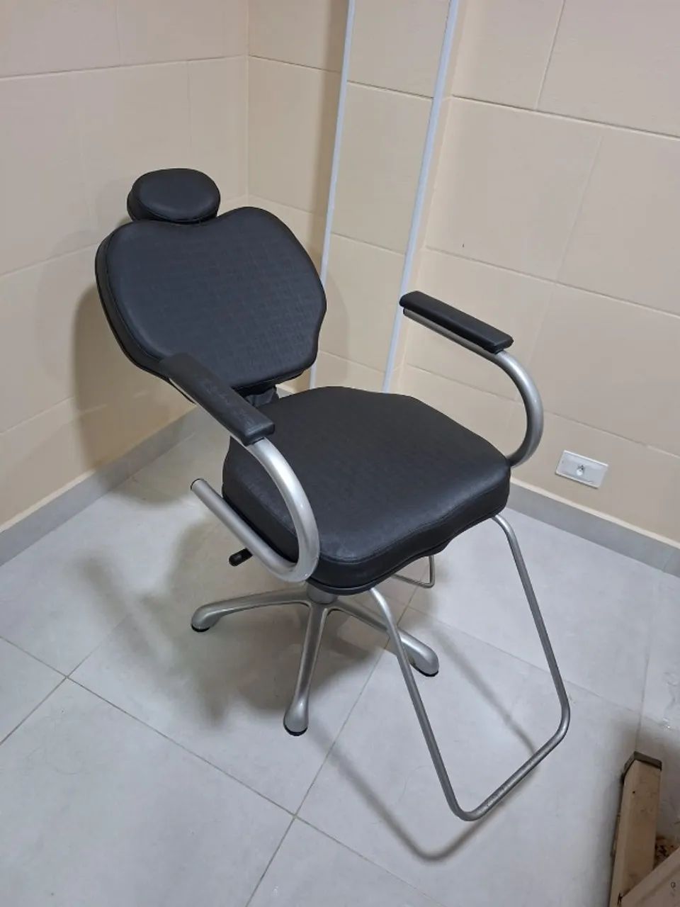 Cadeira Hidráulica Salão de Beleza Dompel Reclinável Cabeleireiro Barbeiro Barbearia  - Foto 3