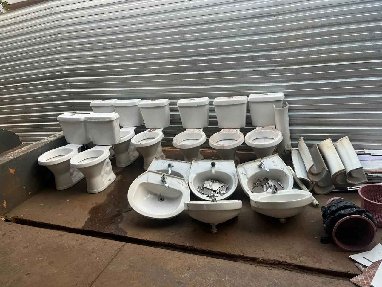 Louças de Banheiro e Vasos Sanitários