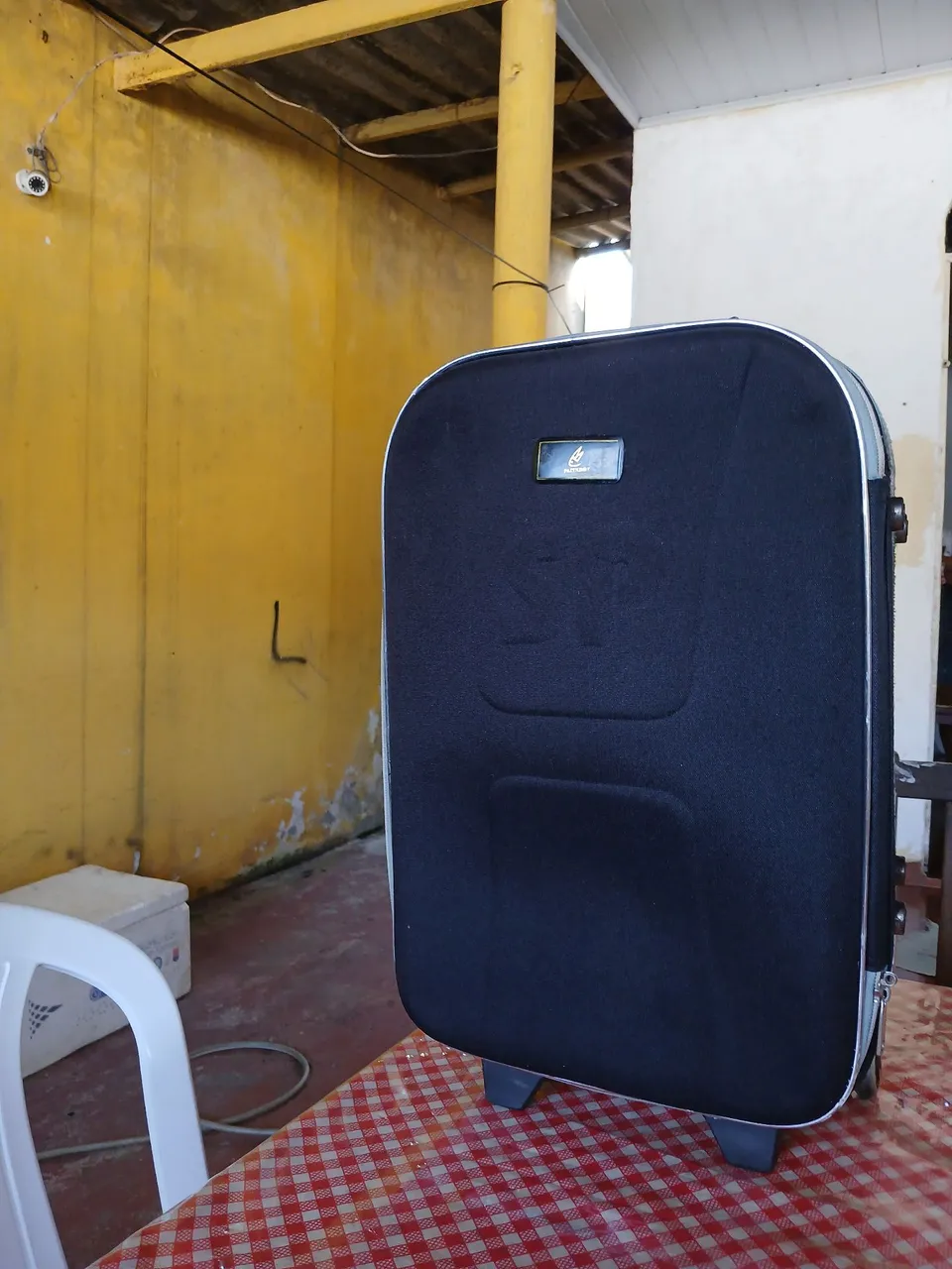 Mala de viagem preta com rodinhas