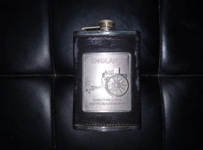 Cantil de Bolso Honest 255ml Couro e Aço Inox - England 1888 Type 7.7mm Heavy Machine Gun