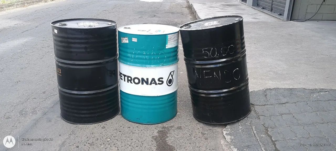 Tambores de óleo64840823149571120