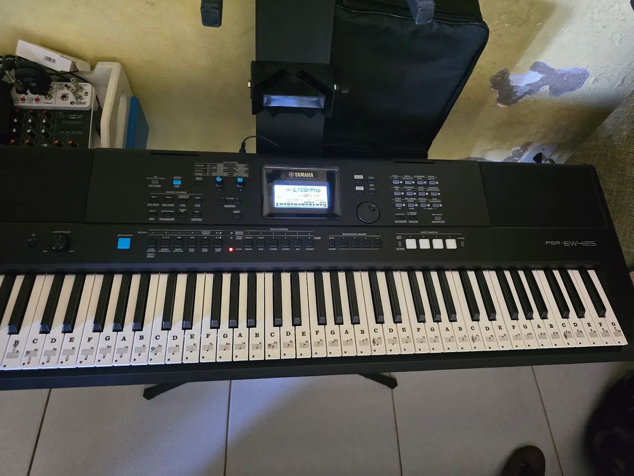 Teclado yamanha psr ew 425 7/8