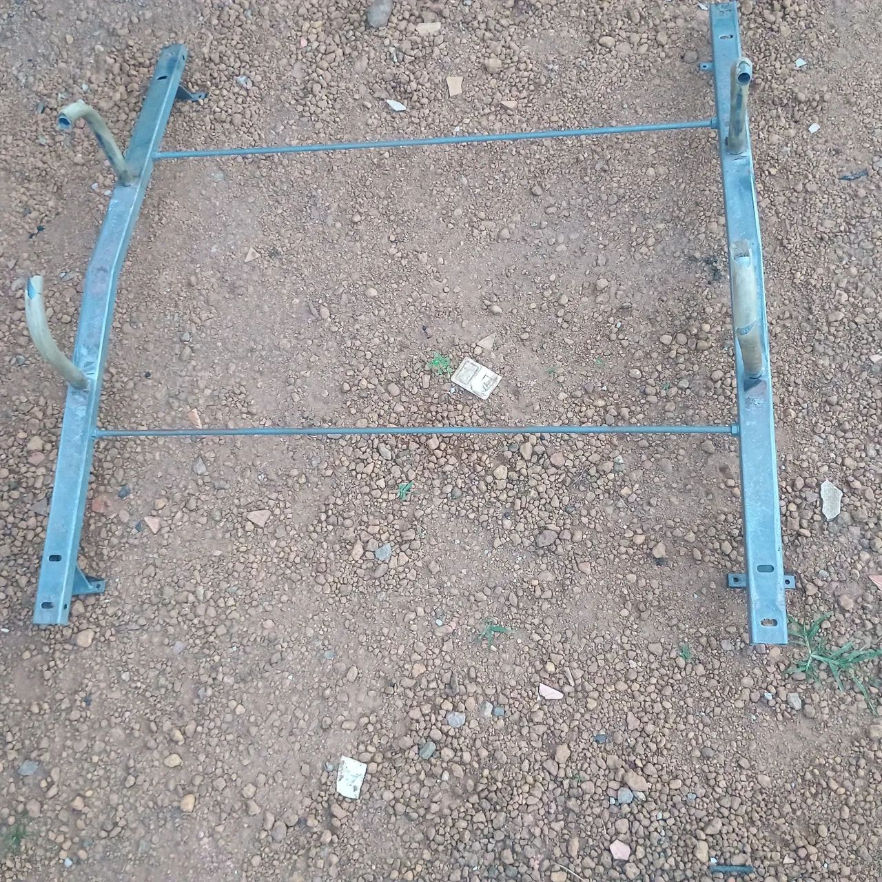Grade/Suporte de teto automotivo