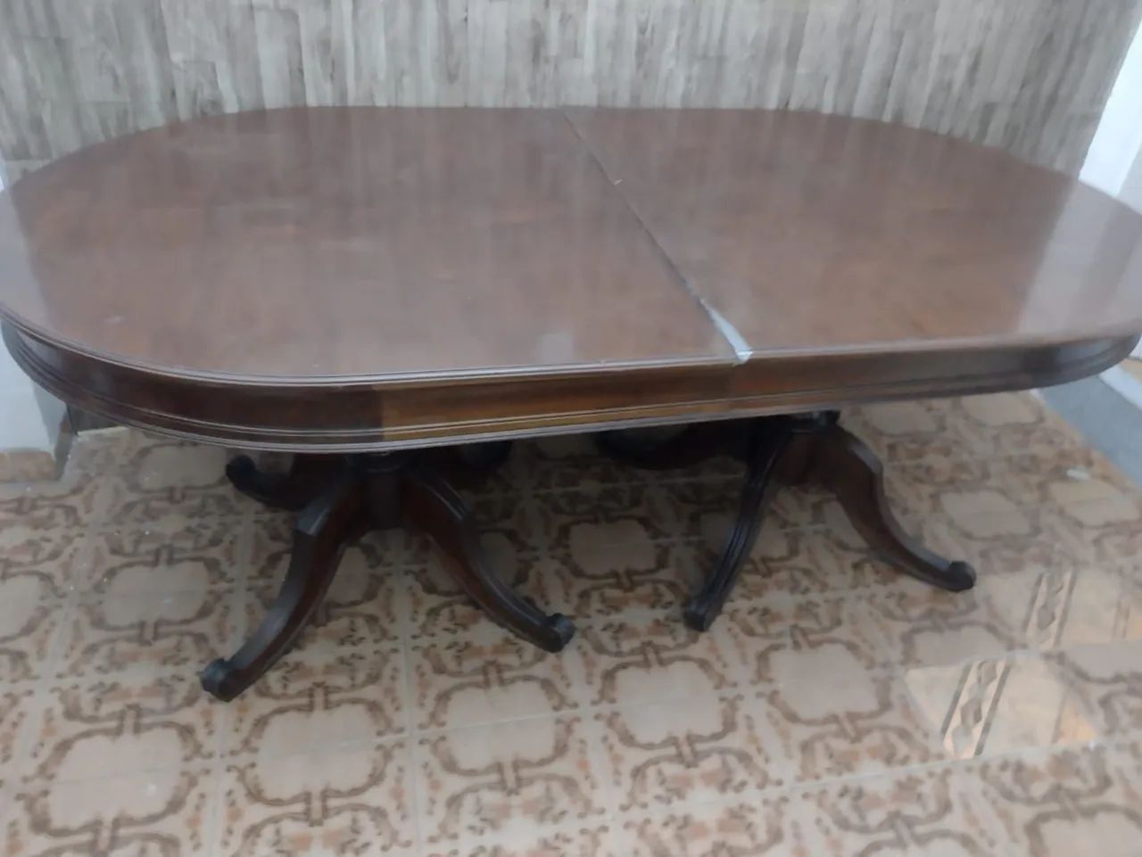 Antiga mesa de jantar extensível anos 60.