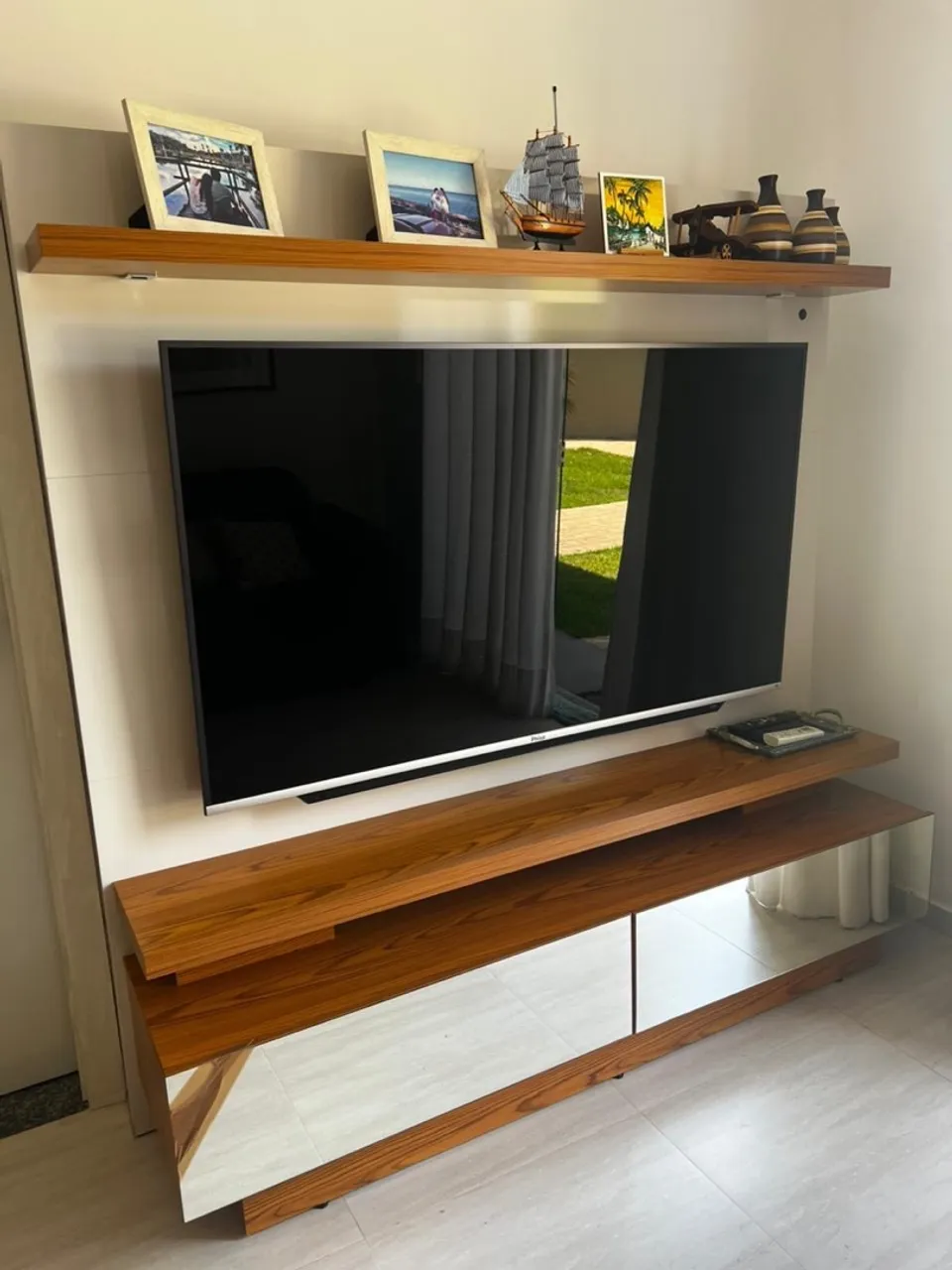 Estante com painel de Tv