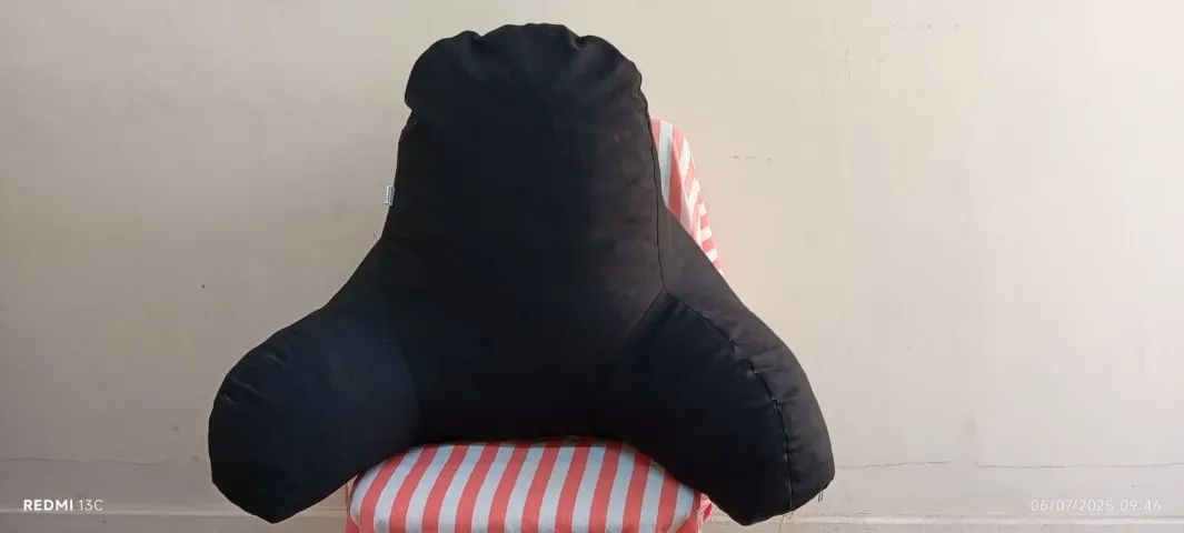 Encosto Sapo Tecido Preto Nefertari