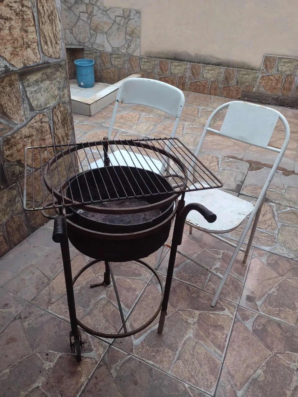 Churrasqueira , mais 2 cadeiras  - Foto 2