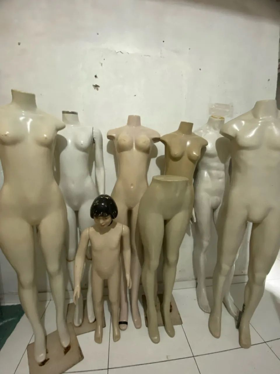 Desapego manequins  com piquenas avarias 