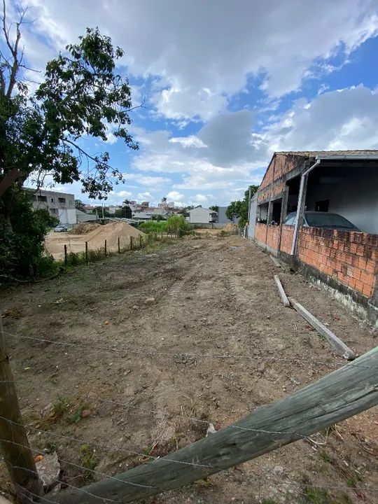 Terreno à venda no bairro Aririú, em Palhoça.