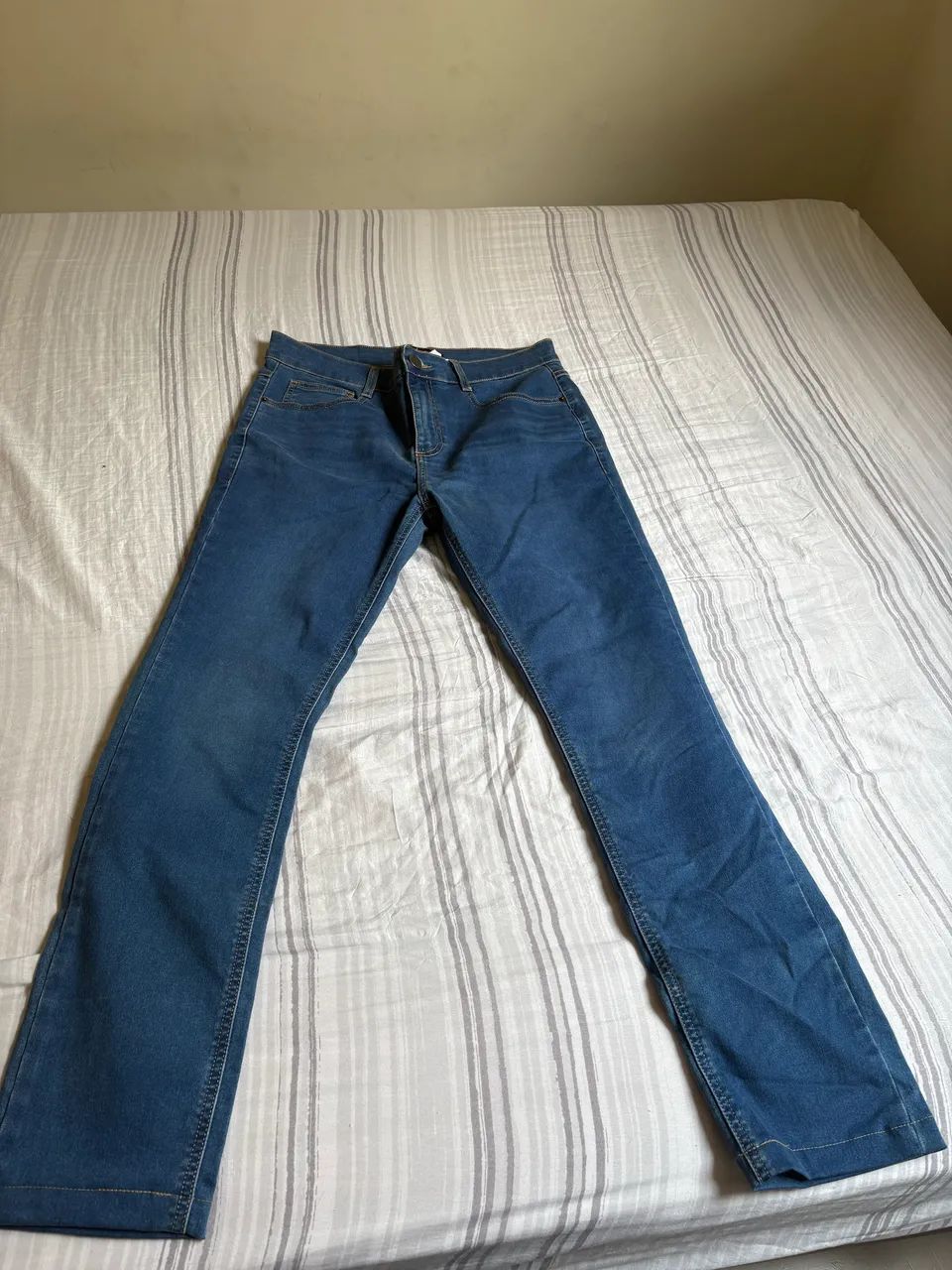 Vendo calça nova e semi nova - Foto 3