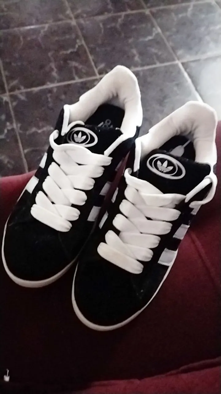 Tênis Adidas
