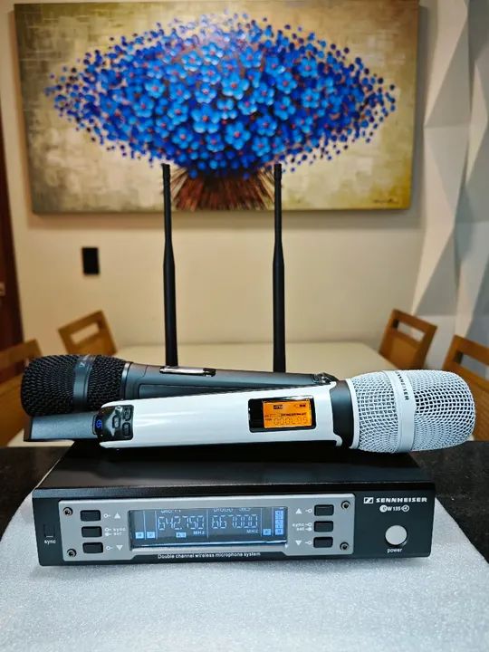 MICROFONE SENNHEISER EW135 DUPLO PROFISSIONAL  PRETO/BRANCO