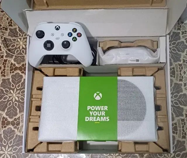 XBOX Series S - dois controles originais - nota fiscal e caixa