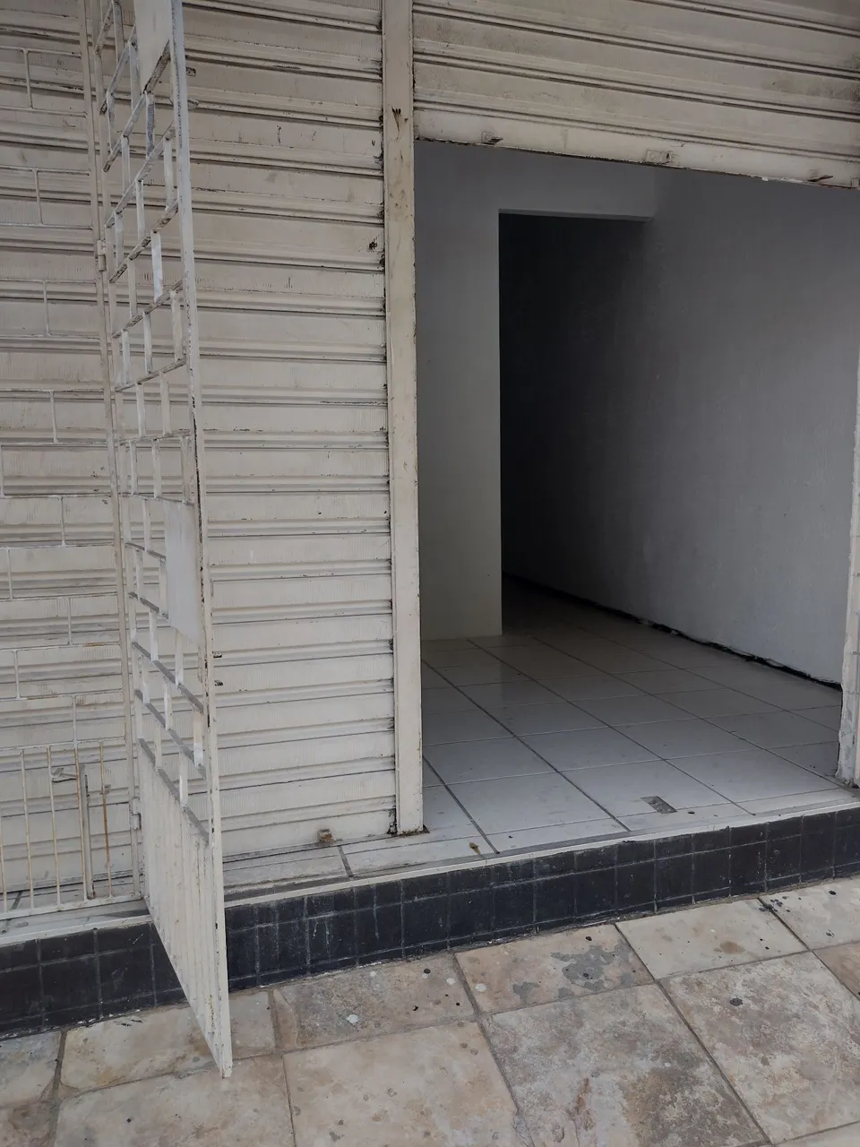 Ponto comercial 4 de frente por 10 de fundo ótimo para depósito