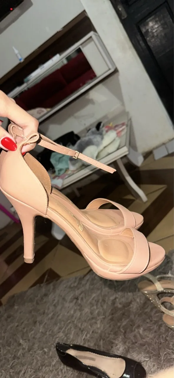 Sandália Salto Fino Bege - Elegância e Conforto