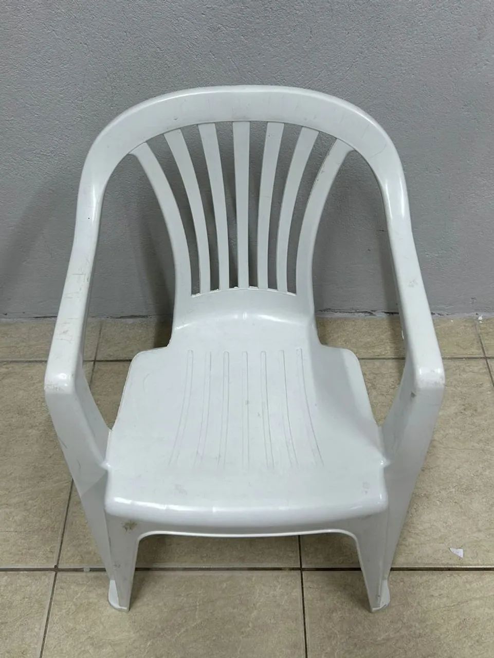 Cadeira plástico braço 