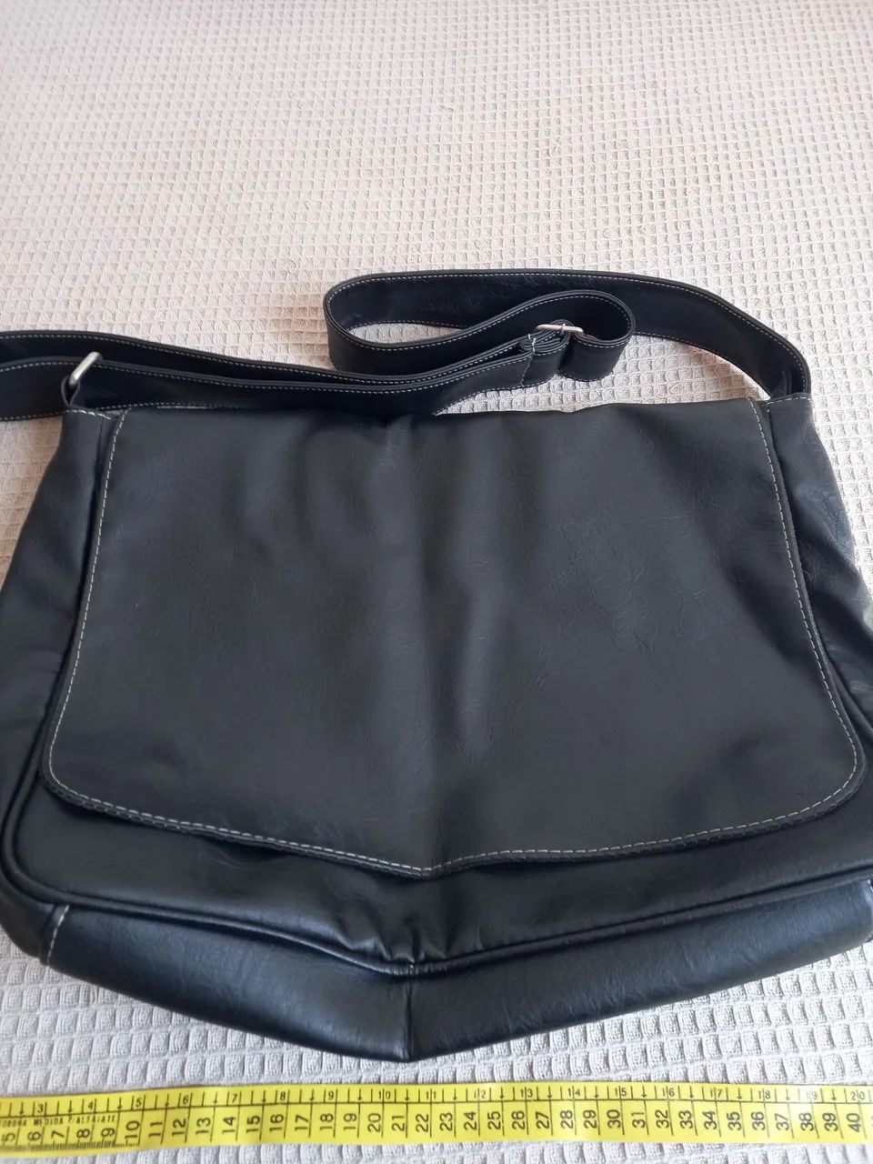 Bolsa de ombro. De couro. Original! Nova! Retirada em Taubaté!