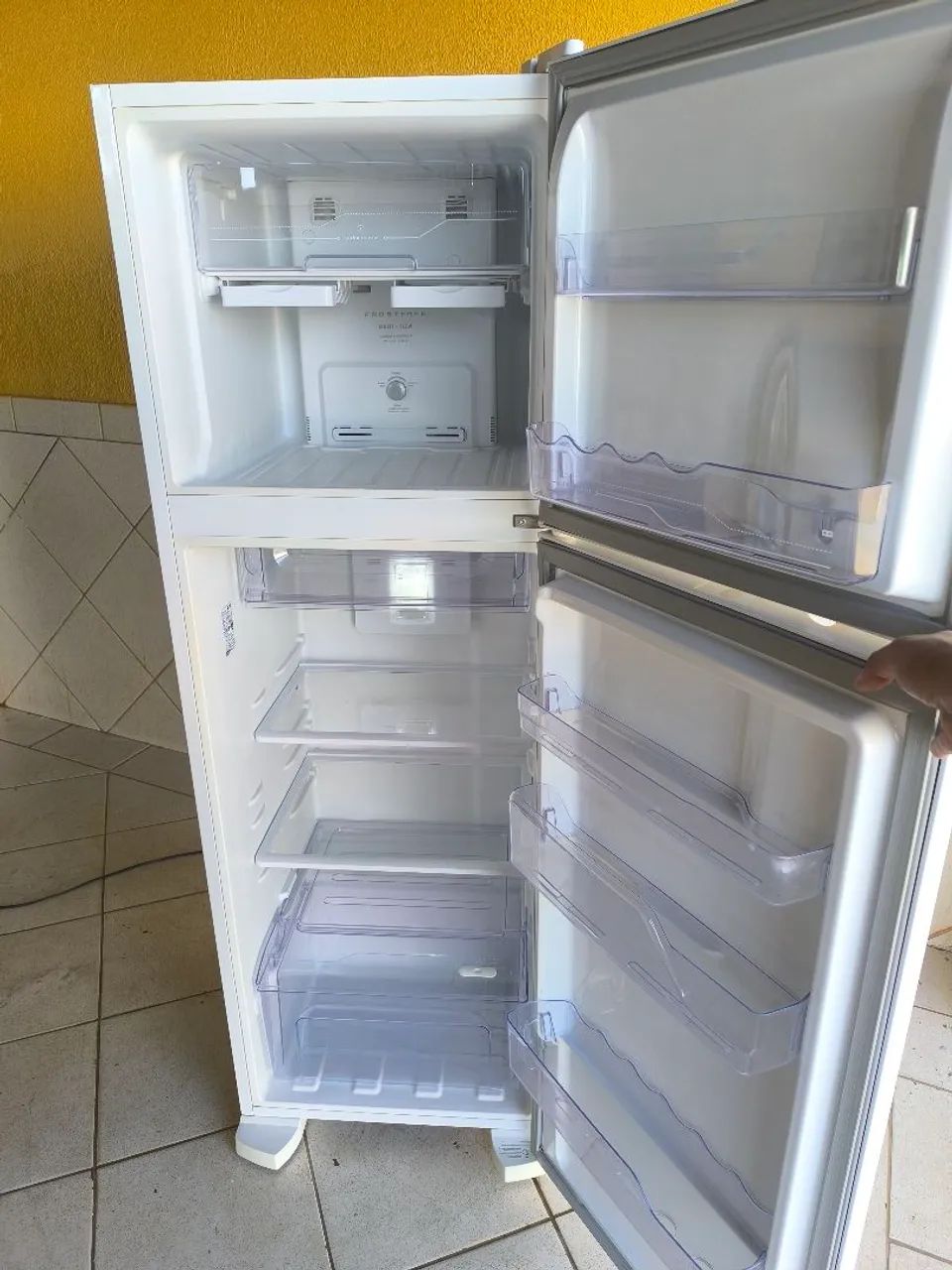 Geladeira Eletrolux (seminova) - Foto 2