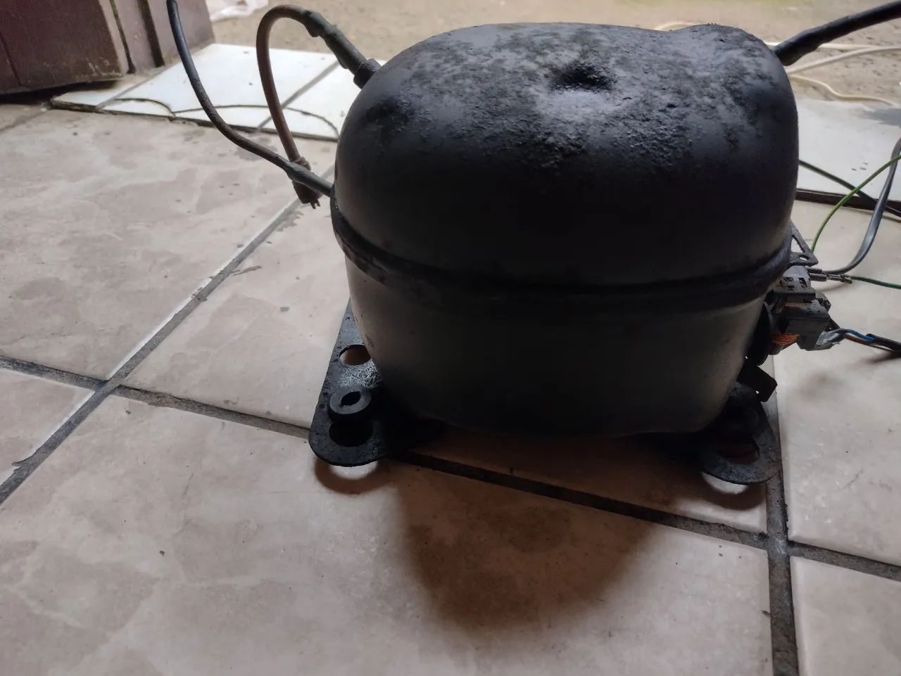 Vendo motor de geladeira funciona perfeitamente  - Foto 3