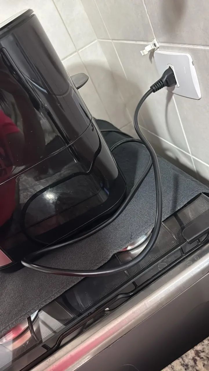 Vendo Airfryer Oster 110V 1.500 W em estado de nova  - Foto 6