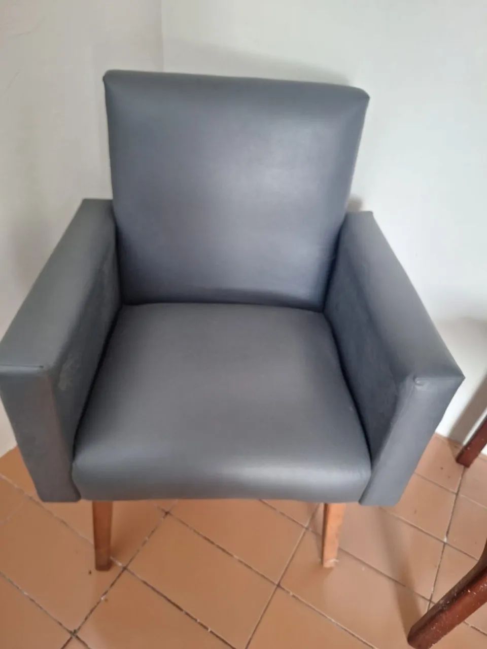 3 Poltronas + 6 araras (vendo separado) - Foto 2