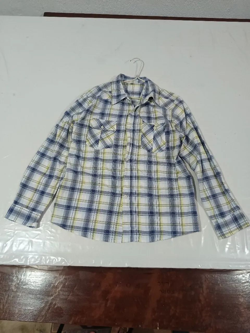 Camisas masculinas sociais.