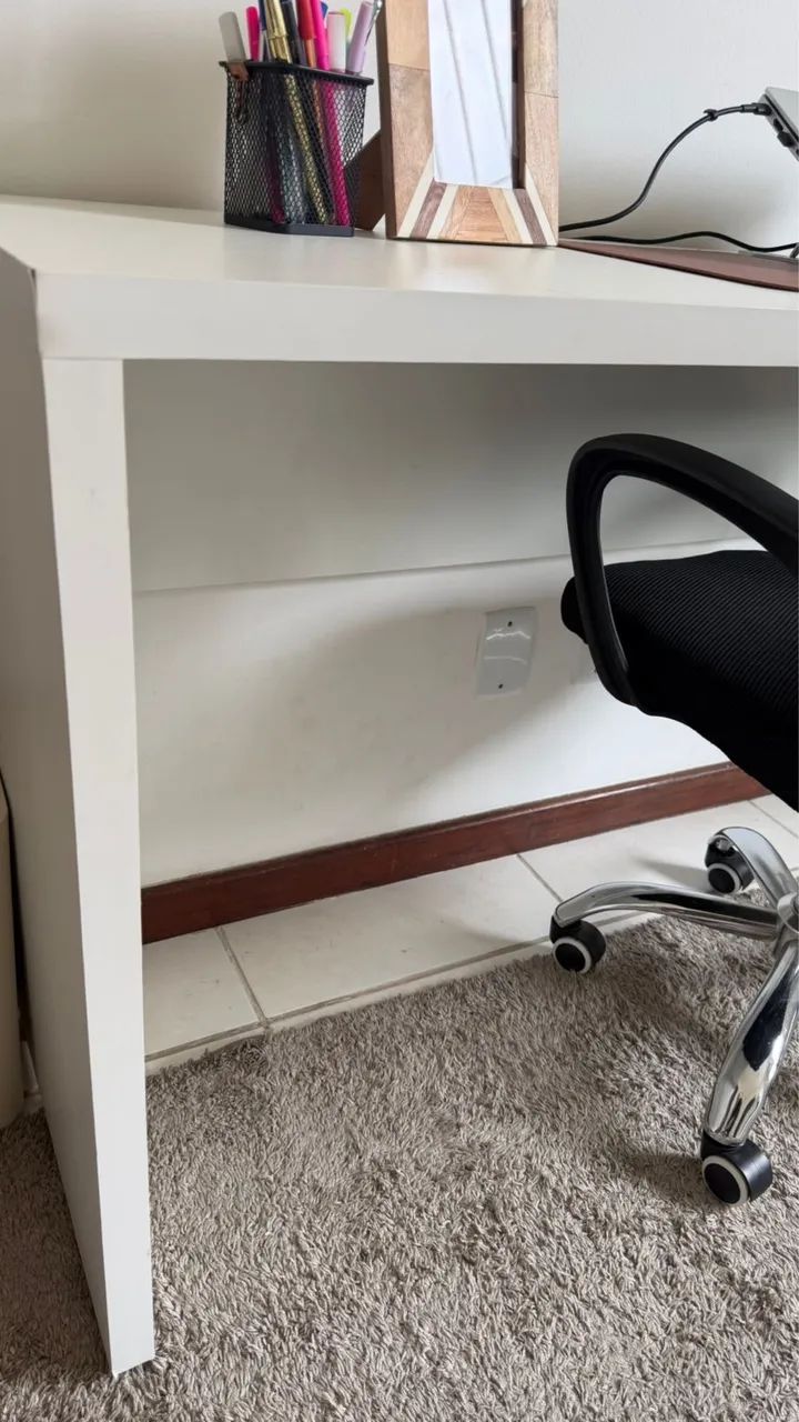Mesa / Bancada com Cadeira de escritório 