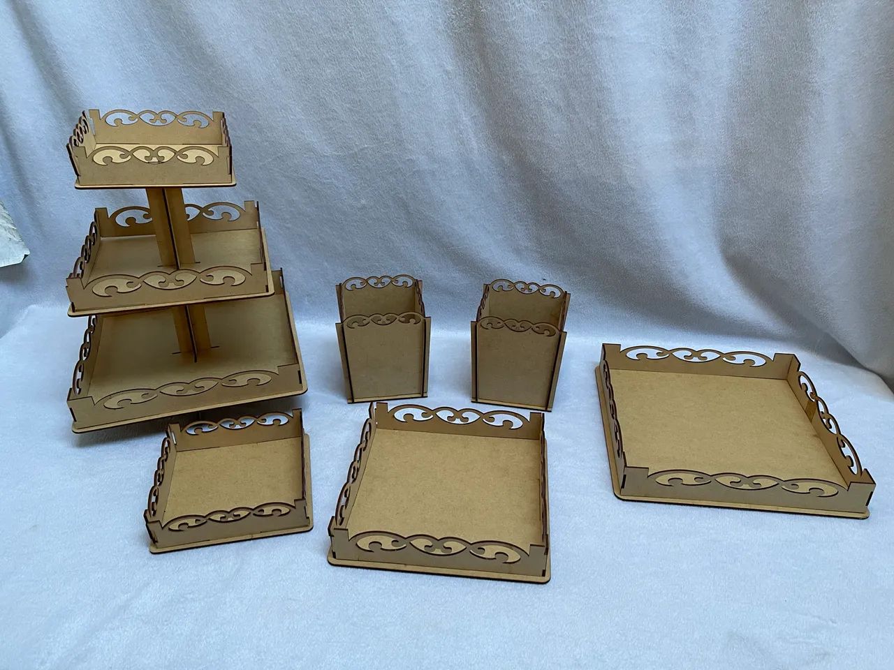 Kit Festa Provençal MDF - Torre, 3 Bandejas e 2 Cachepôs