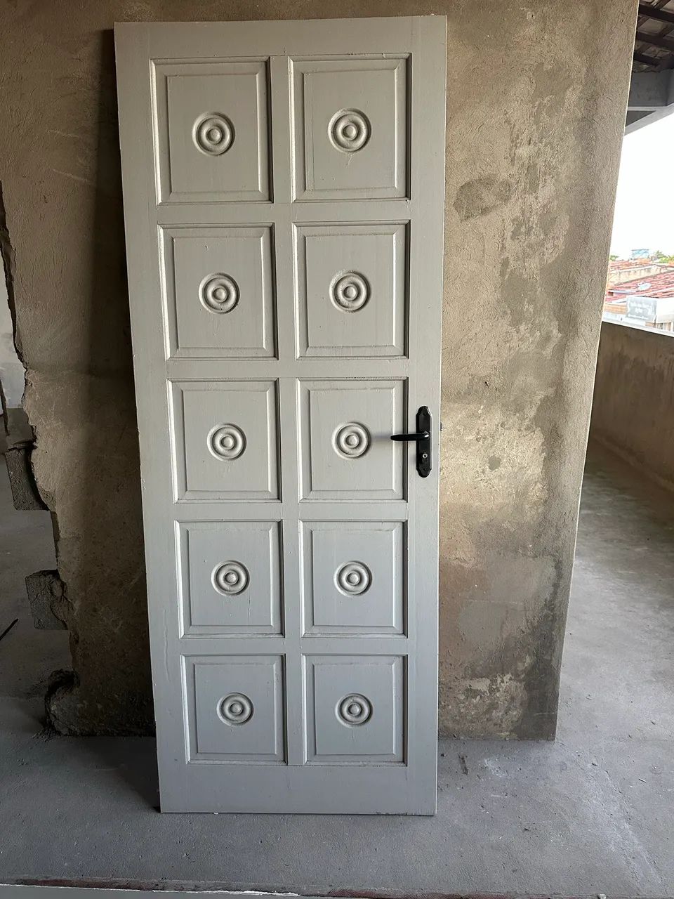 Porta de Madeira Maciça Entalhada Conservada e Completa