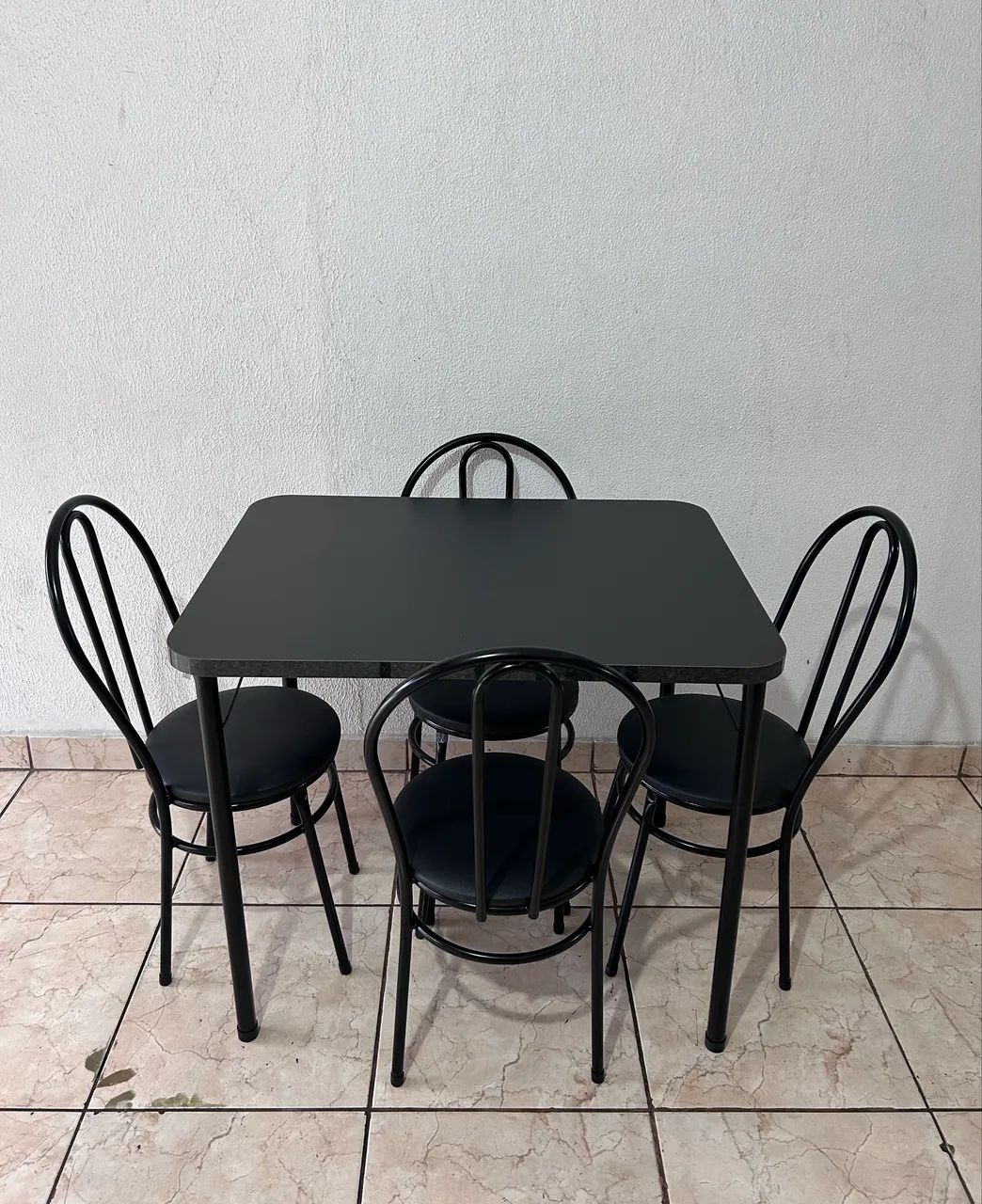 Mesa de Ferro Retangular com 4 Cadeira Nova