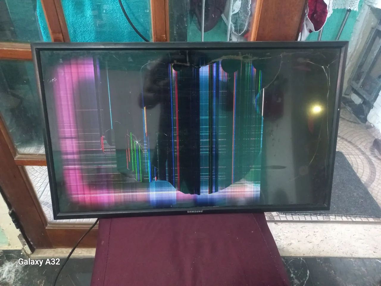 Tv samsung 22 polegadas tela trincada  - Foto 3