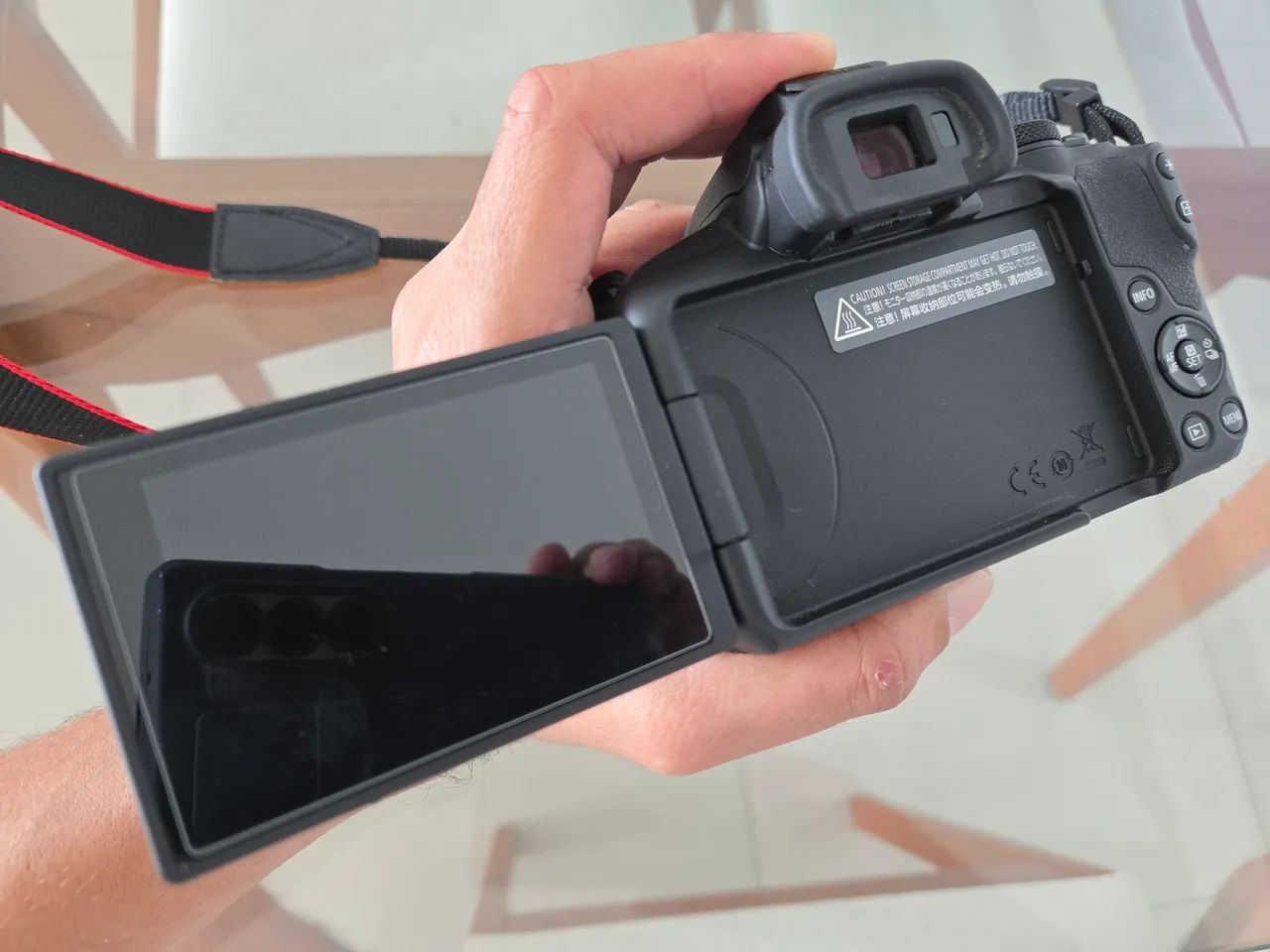 Câmera Canon Mirrorless R50 c/ lentes 18-45 e 55-210 nova