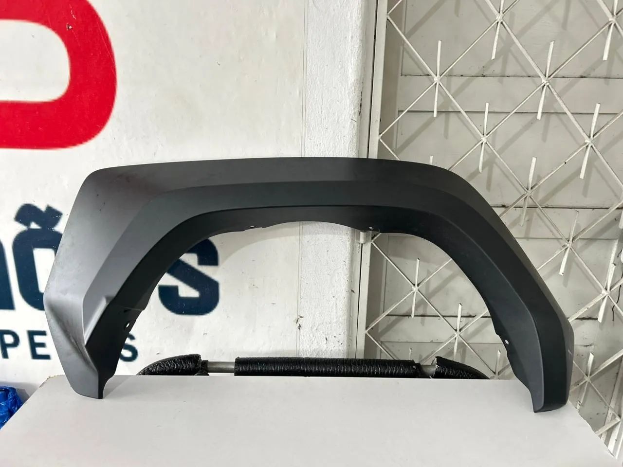 Moldura alagador paralama traseira Direita Toyota Hilux 2022 a