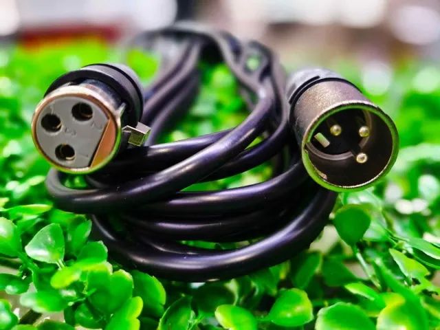 Microfone profissional SHURE SV-2000, original com cabo - Foto 3