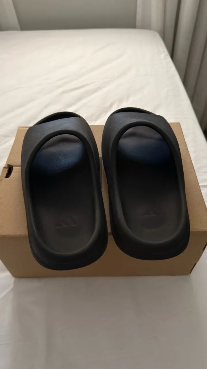 Yeezy Slide Onyx 42/43  - Foto 2