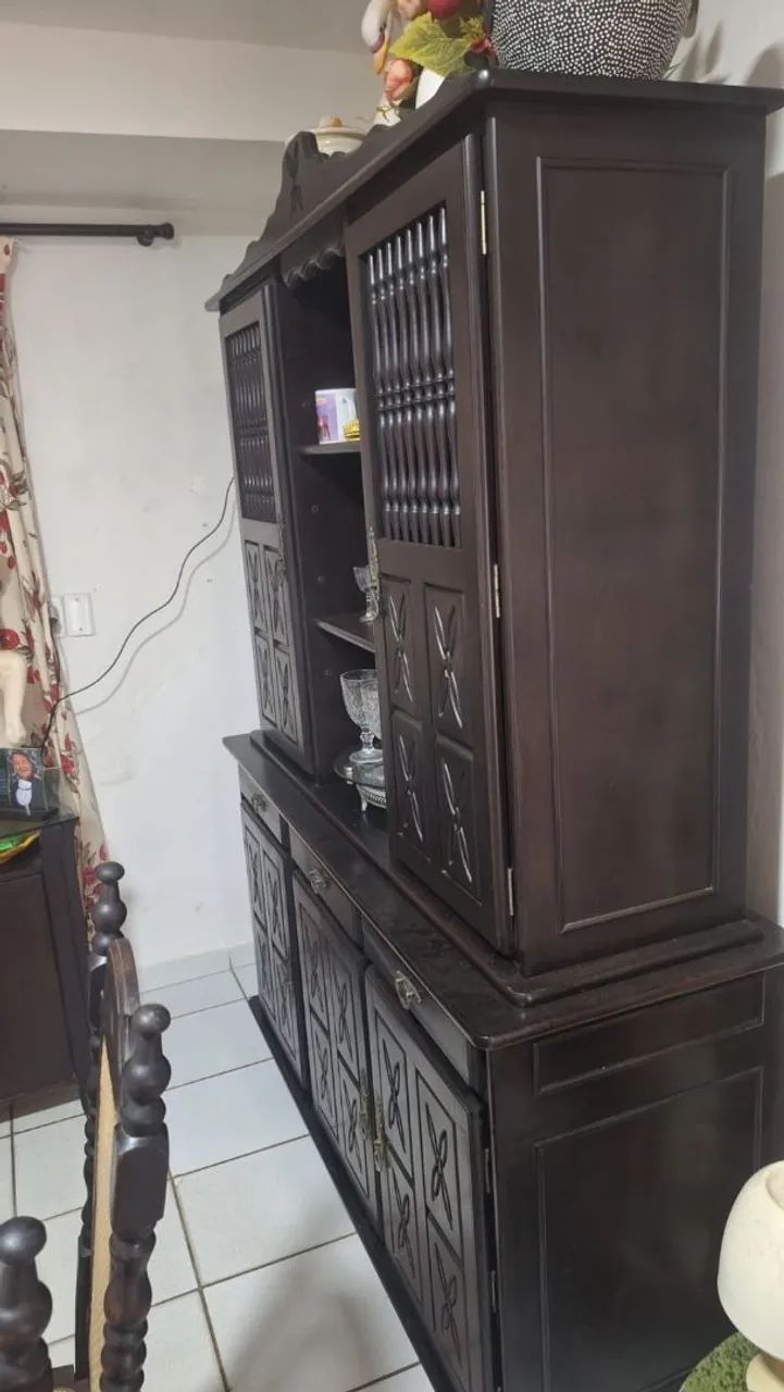 Conjunto de arca e mesa antigo de seis cadeiras  - Foto 2