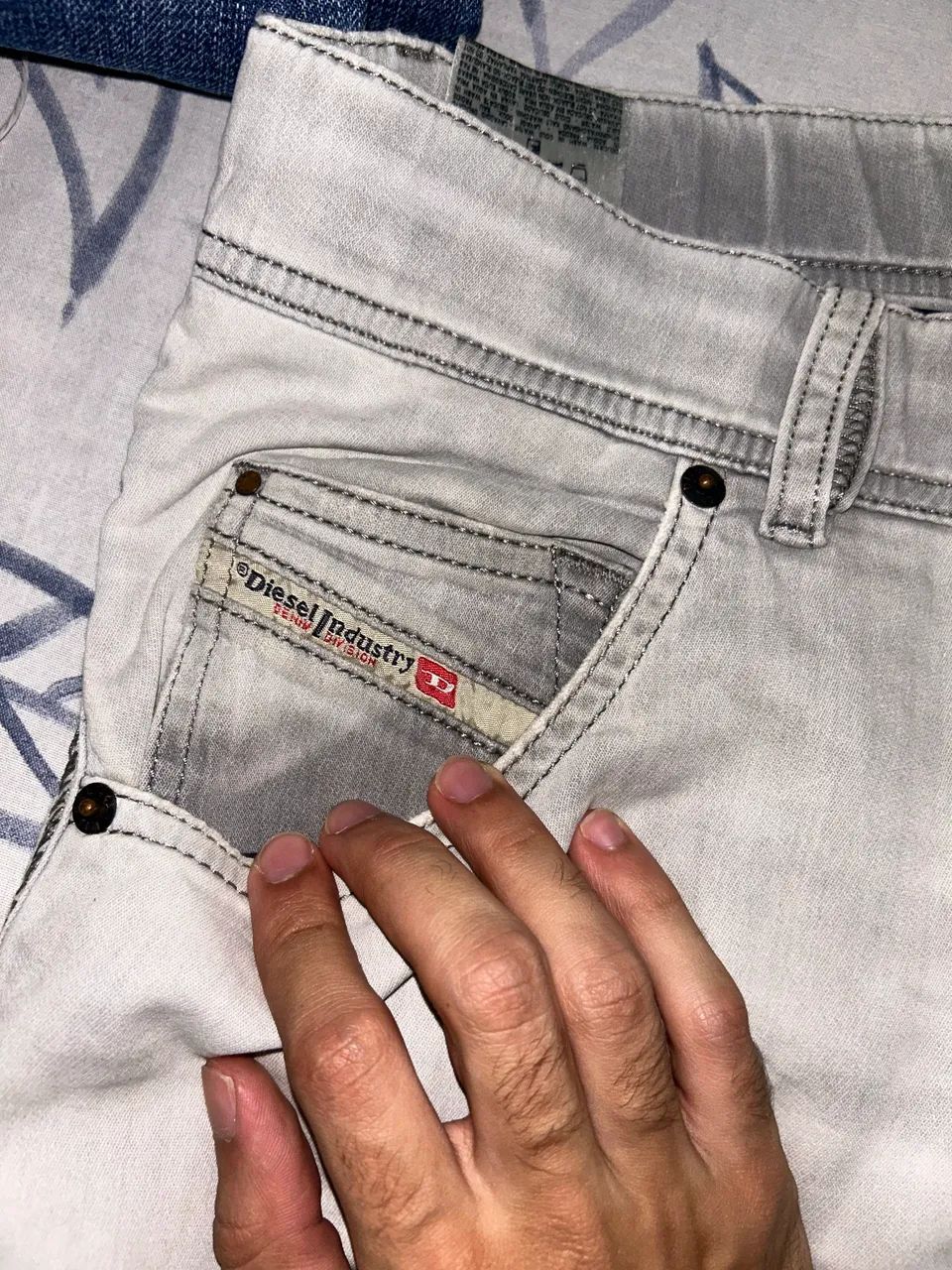 Calça Diesel 42 rasgada