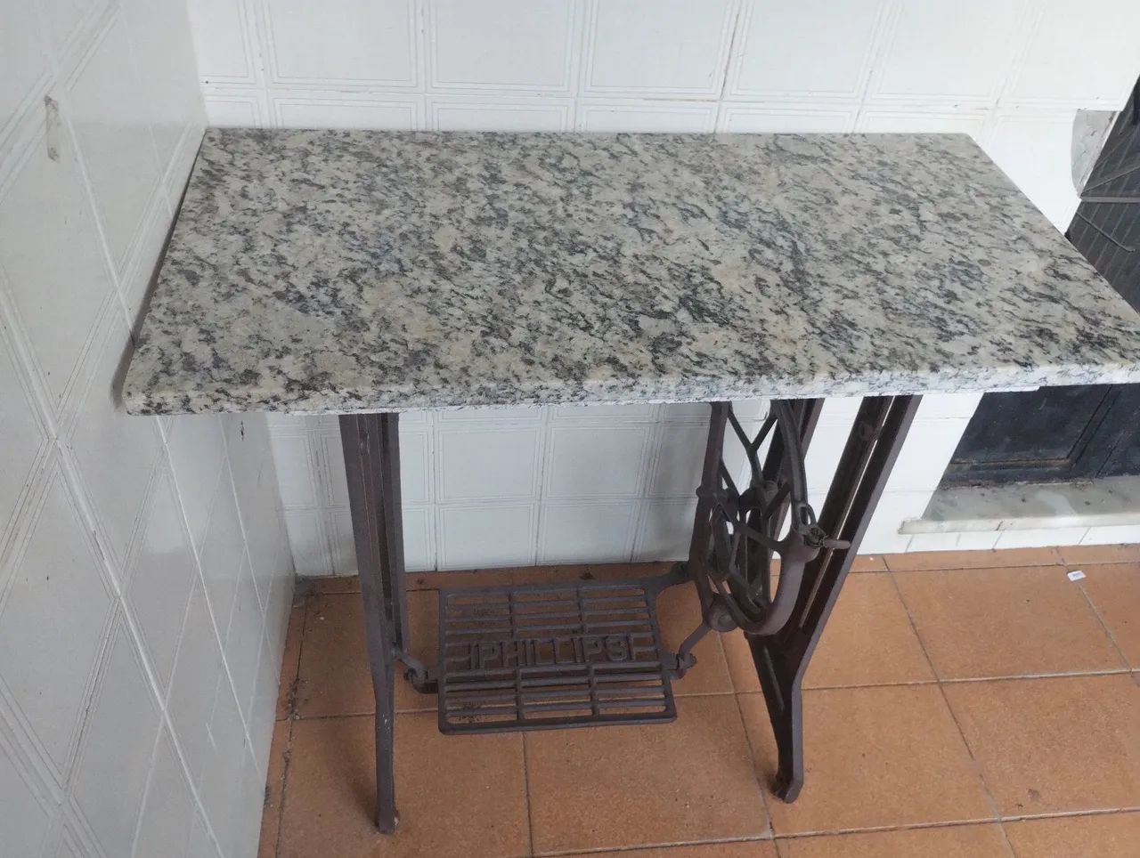 Mesa com pé de ferro Singer  - Foto 3