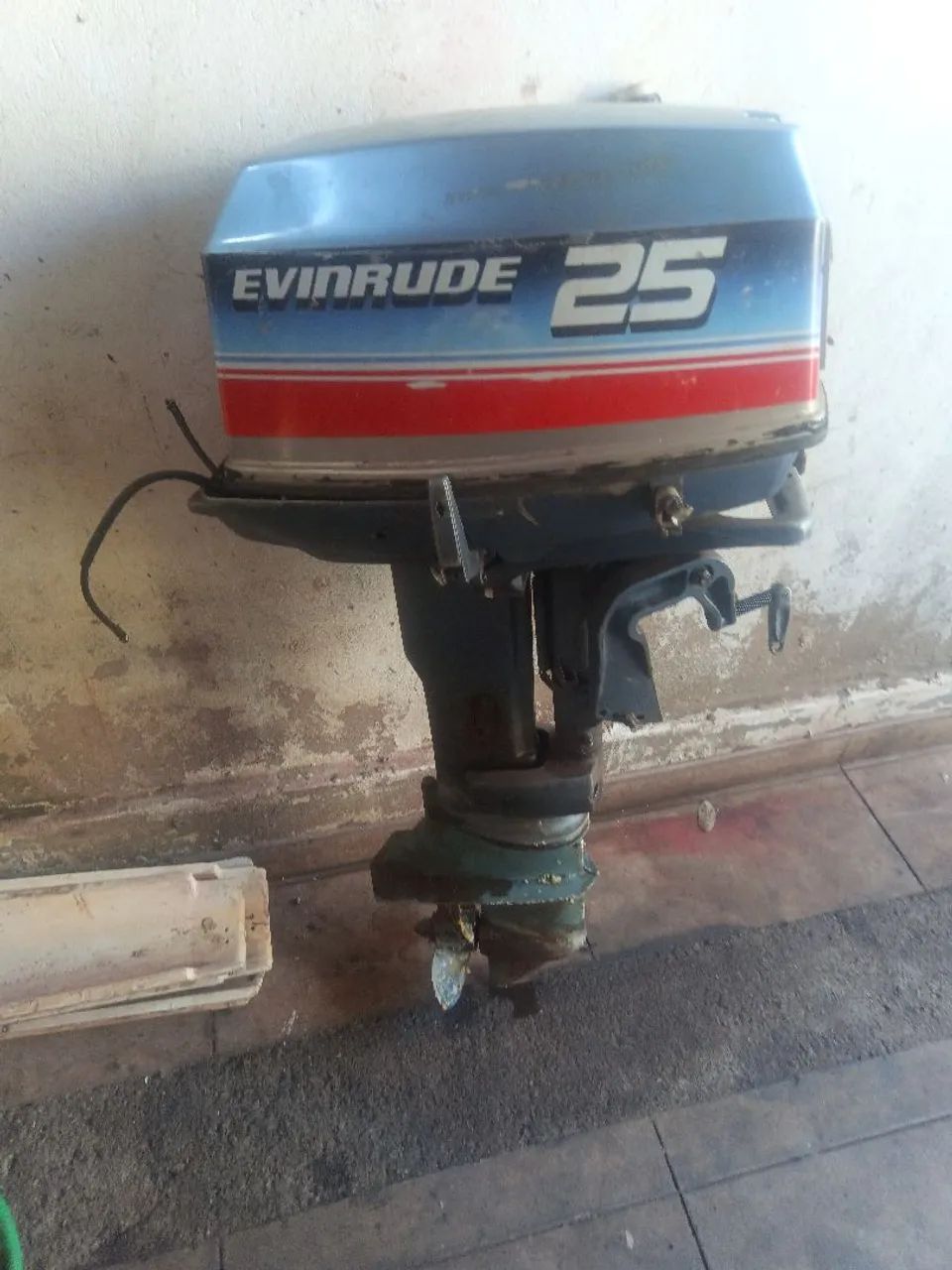 Motor de popa 25
