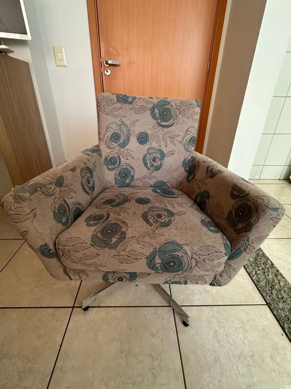 Poltronas Giratórias Estofadas 
