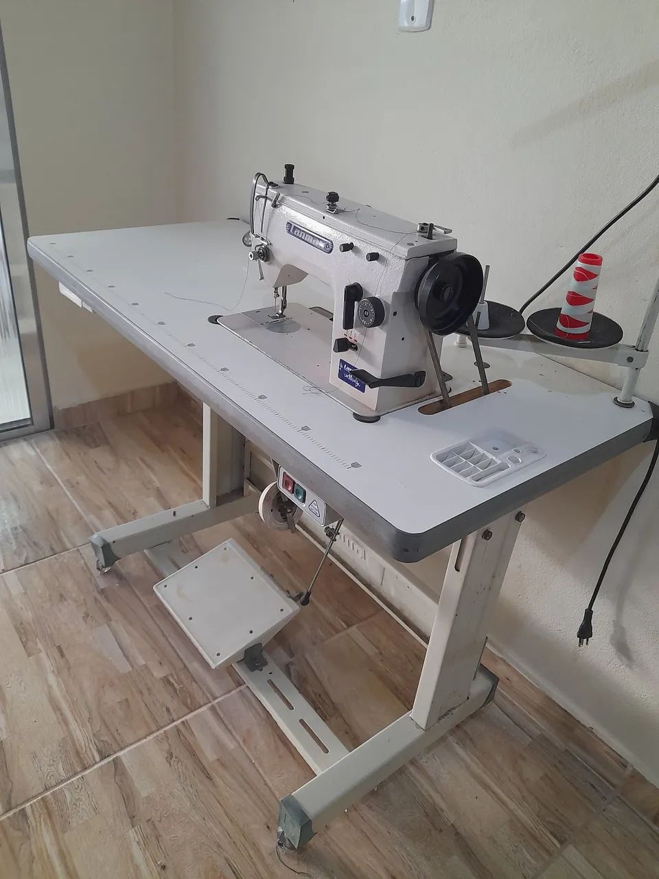 Maquina de costura industrial, reta e zig gaz . Valor 1.900 - Foto 2
