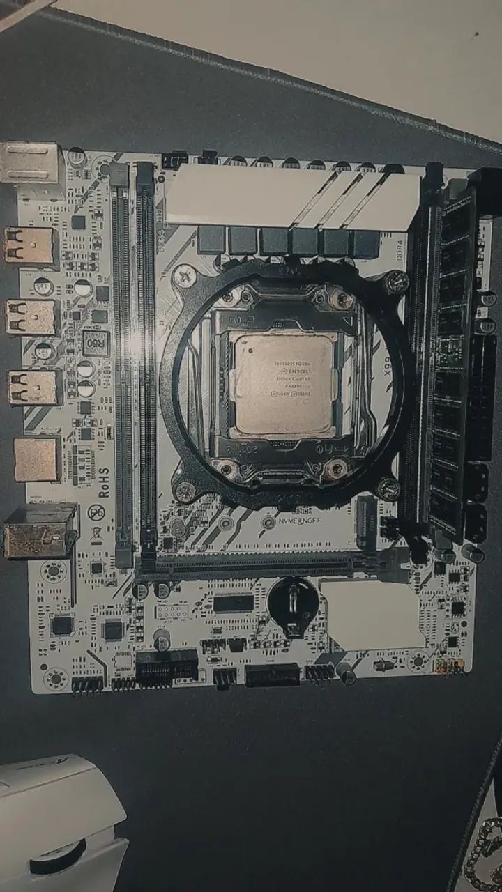Kit xeon e5 2680 v4 6 meses de uso