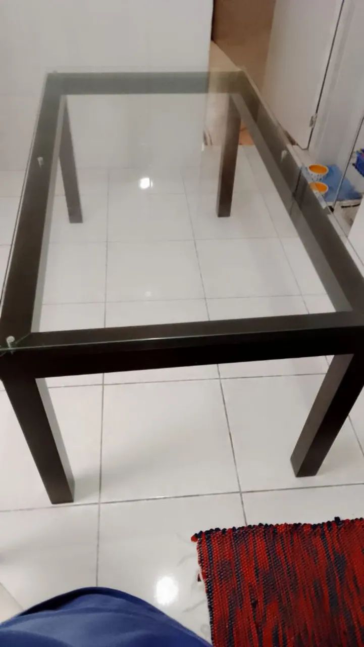 Mesa de madeira tampo de vidro