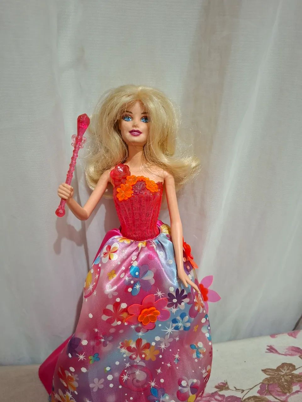 Boneca "Barbie" sereia e princesa