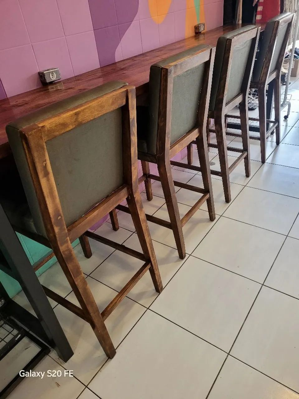 Balcão madeira macissa + Banquetas - Foto 5