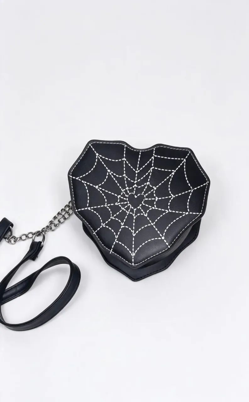 Bolsa de coração de teia