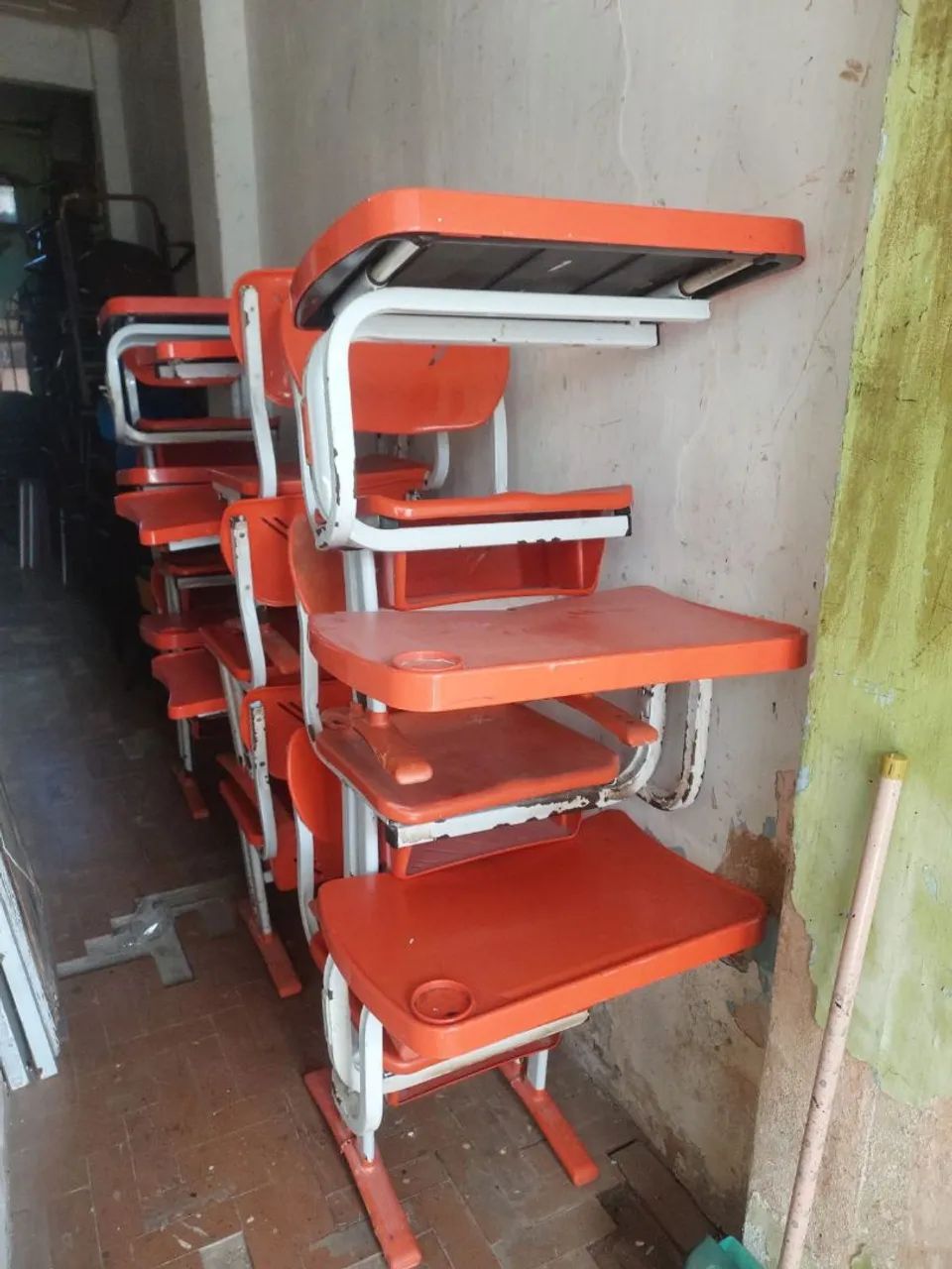 Cadeira escolar em polietileno Desk