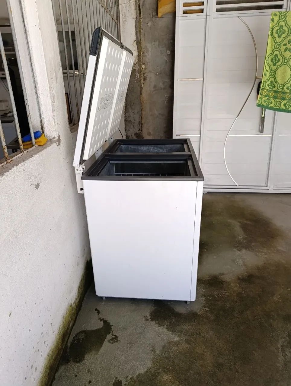 Freezer Esmaltec 305 Litros - 2 Portas  - Foto 4