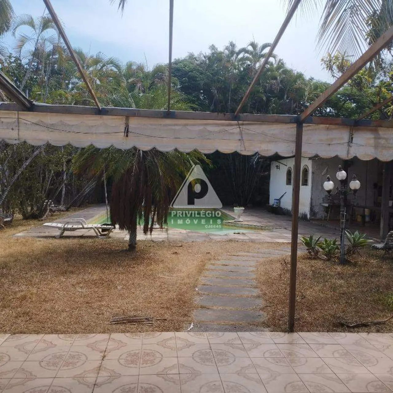 Casa de rua com 5 quartos, piscina e muito verde - Foto 4