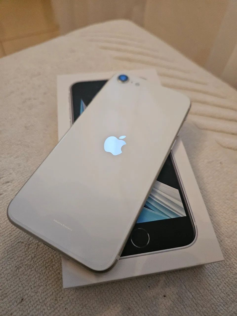 Celular iPhone SE de 256gb até 12x no cartão - Foto 2